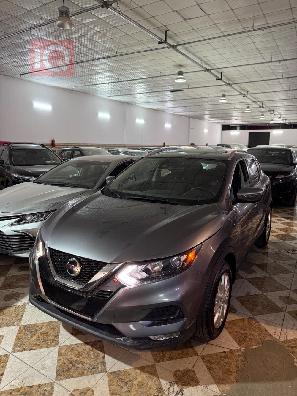 نيسان قاشقاي